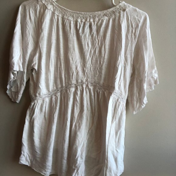 4/$30. American Eagle White Lace Top - Picture 2 of 4